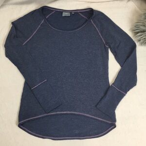 Athleta Scoop Neck Pullover w hi Lo hem